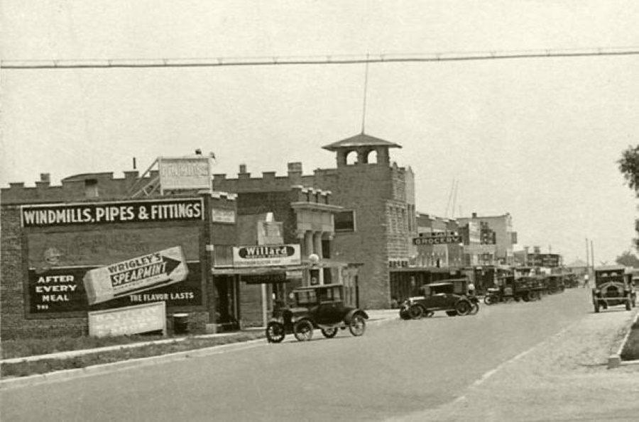 1920s Street Scene in Post Texas