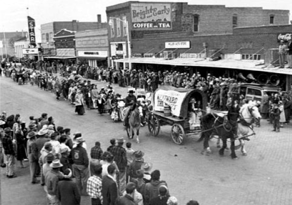 1951 Parade in Herford Texas Honors Pioneer Women