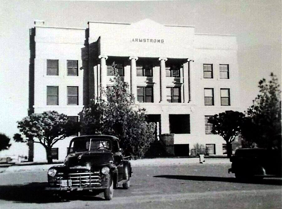 Armstrong County Courthouse in 1950s