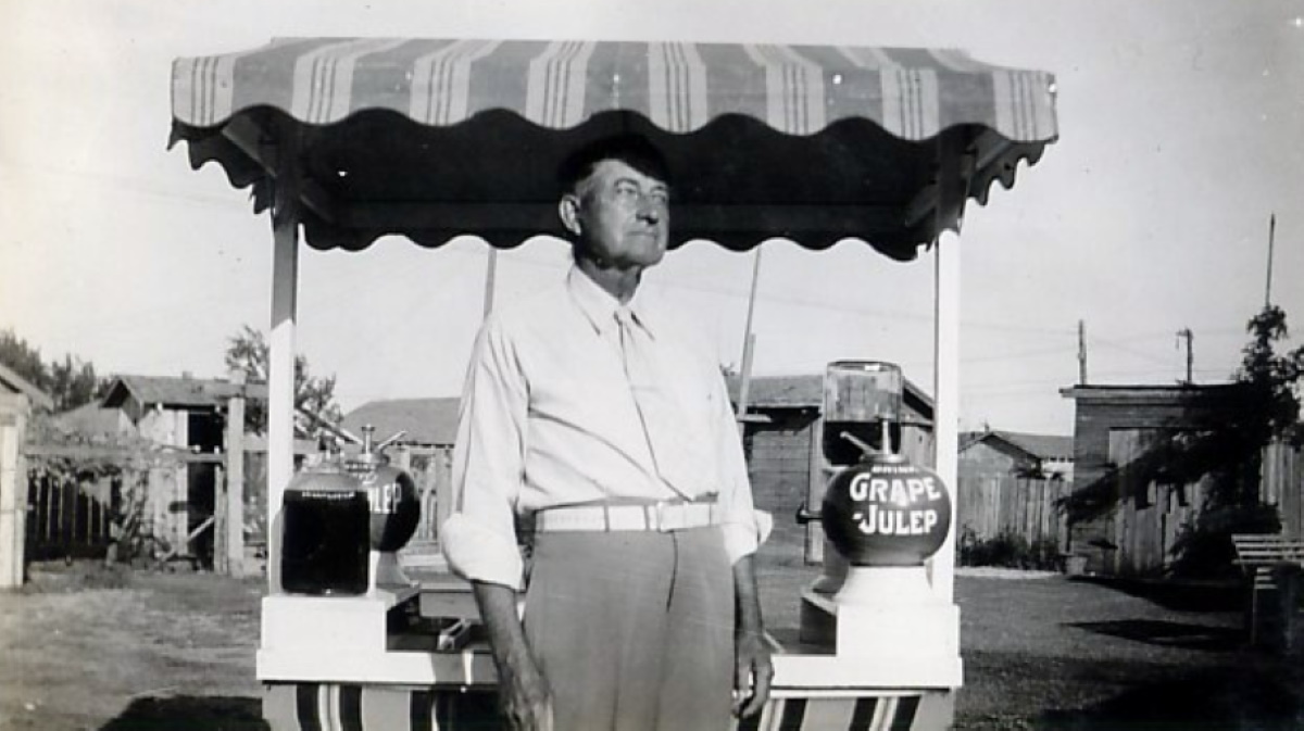 1930s Snow Cone and Fruit Julep Wagon