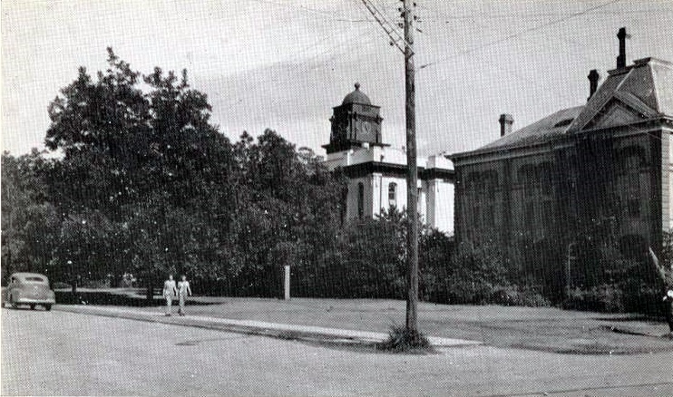 Bastrop County Courthouse in the 1940s