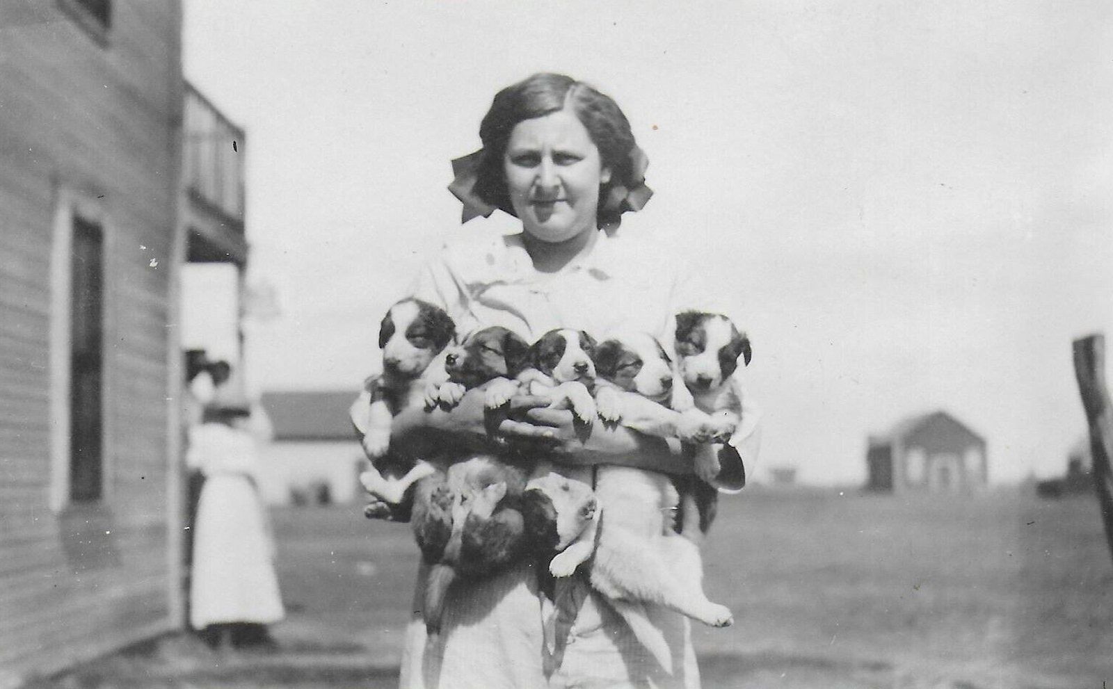 Bess Glava with Puppies