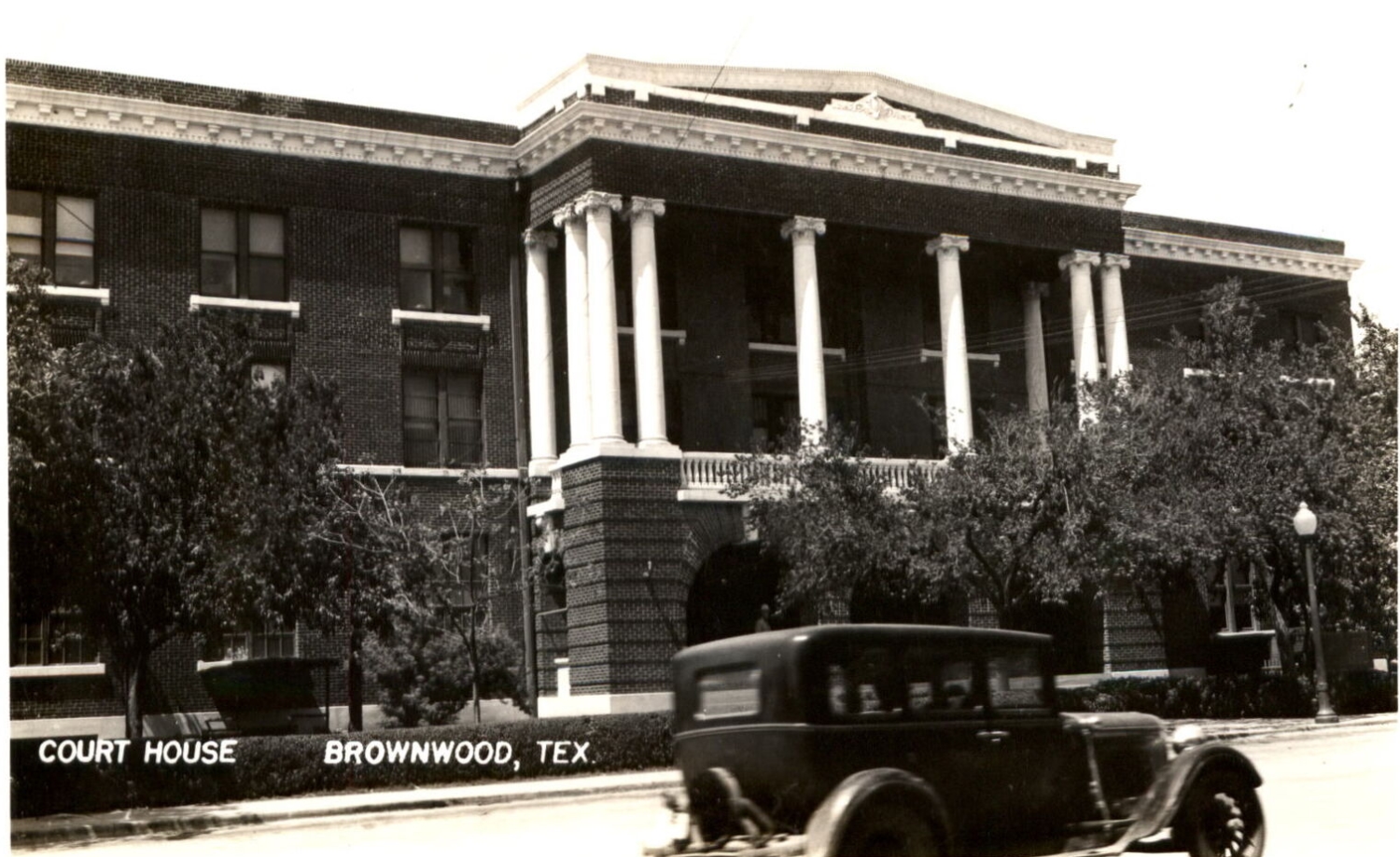 Brown County Courthouse in 1930s