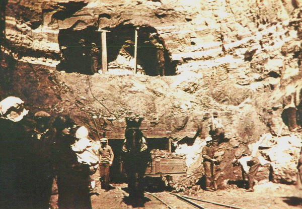 Building the Clarity Tunnel in Floyd County in 1927