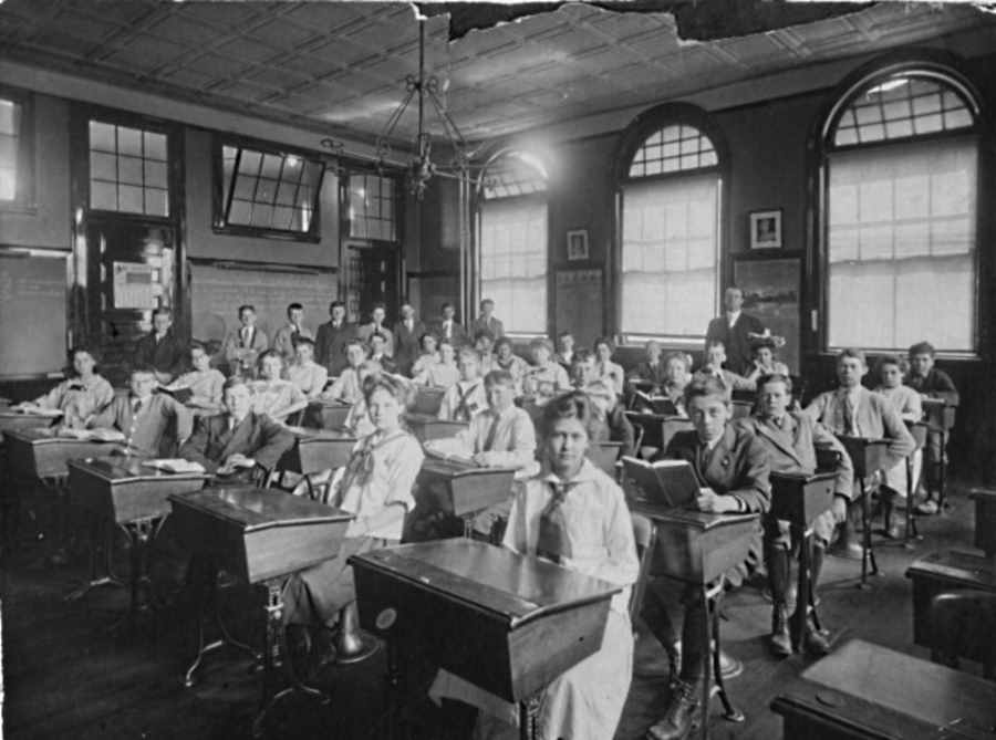 Clarendon Texas Classroom in 1910s