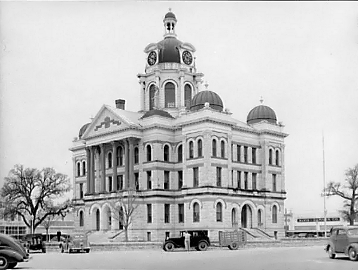 Coryell County Courthouse in 1930s