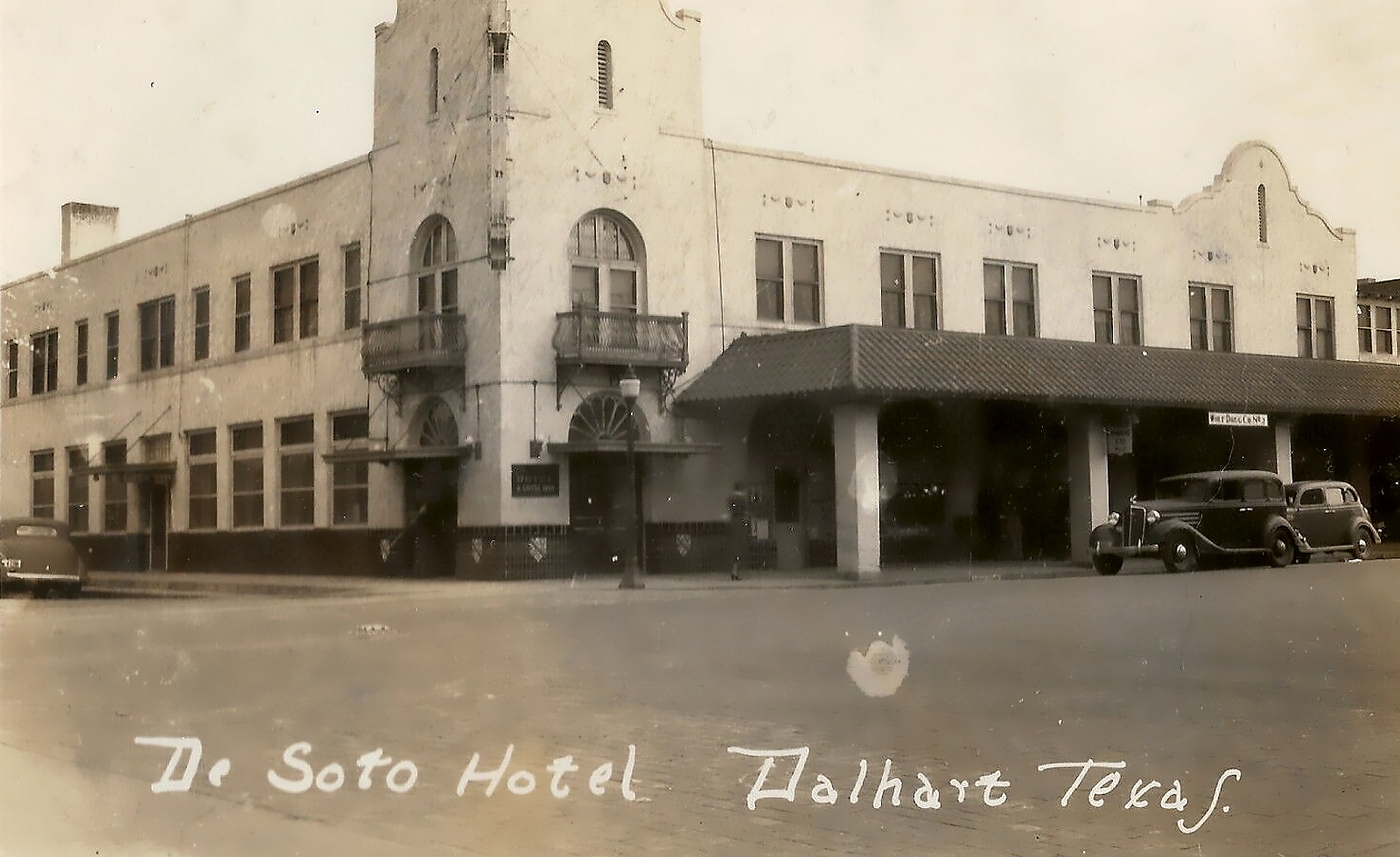 De Soto Hotel in 1930s