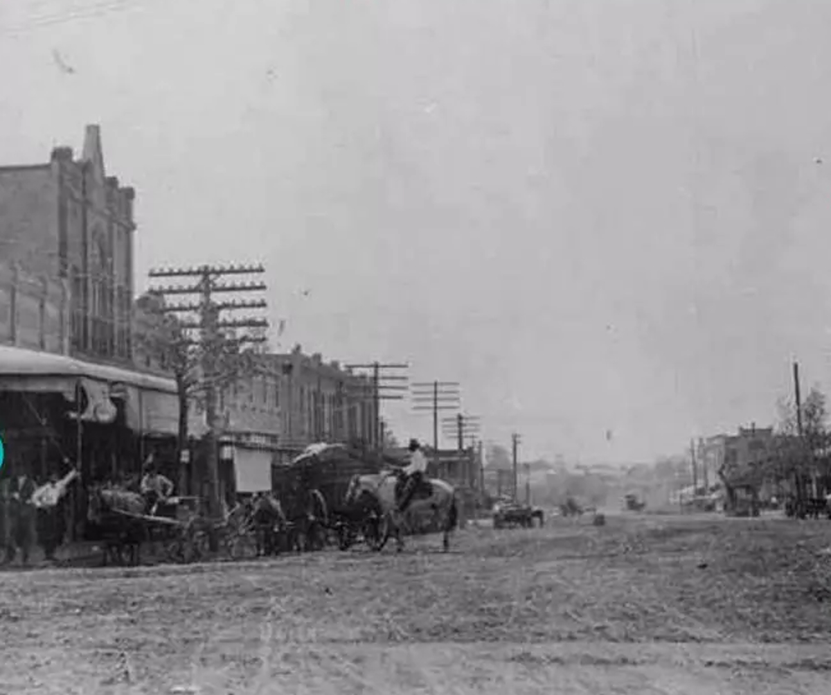 Downtown Elgin Texas in 1910