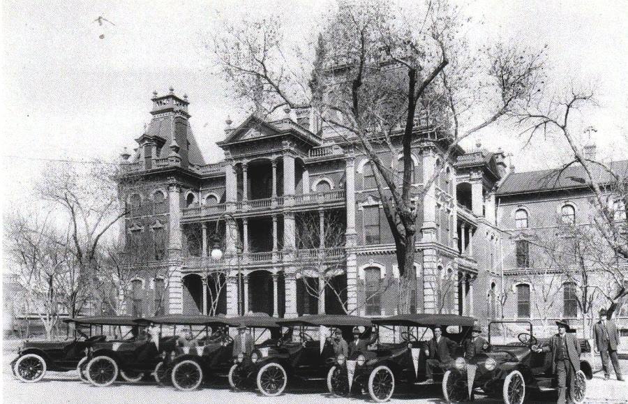 El Paso Courthouse with Cars on Display in 1909
