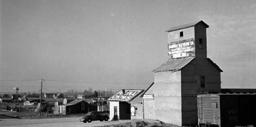 Farmer's Elevator in Canyon Tx in 1940s