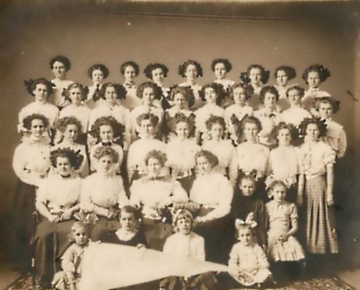Female Students at Clarendon College in 1908