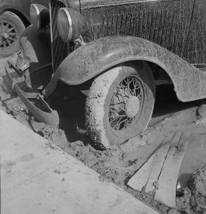 Muddy Street in Auton in 1937