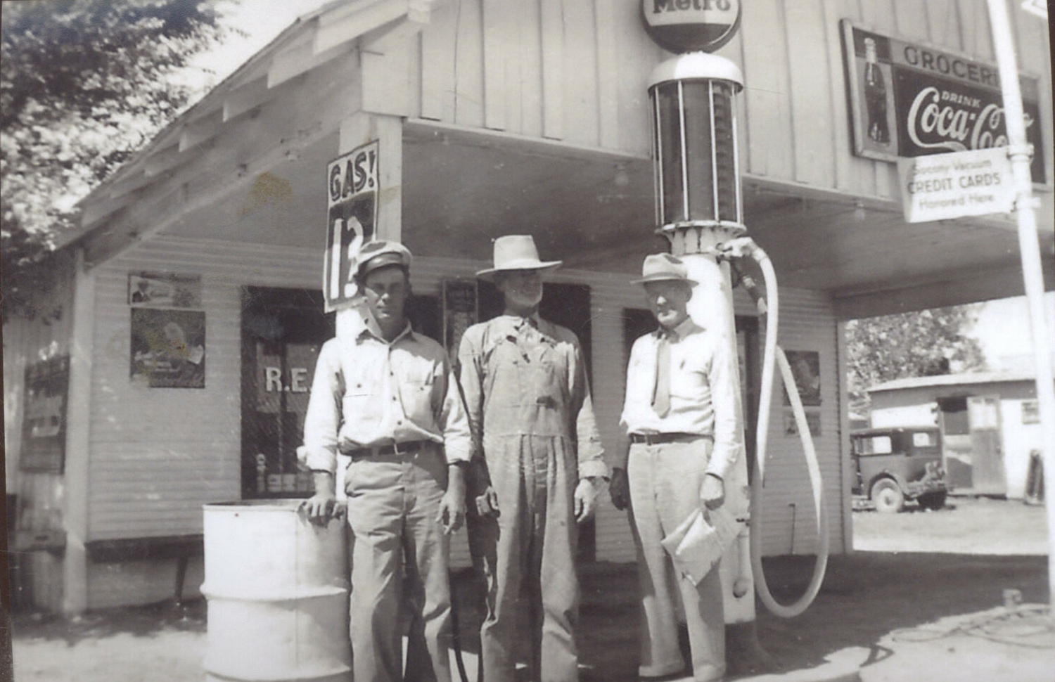 Harvey's Gas Station in New Deal in the 1930s