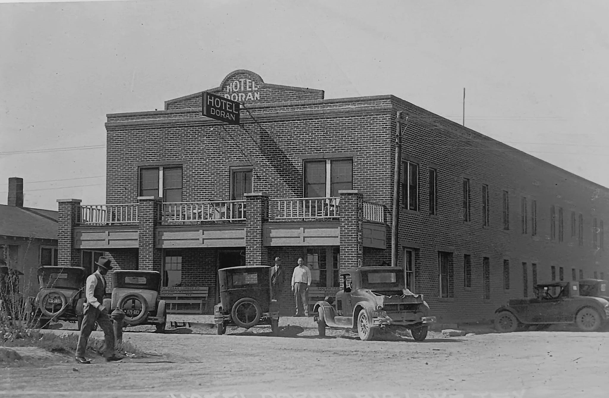Hotel Doran in Big Lake in 1920s