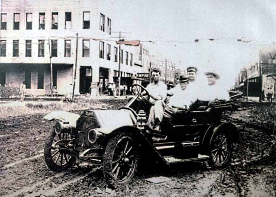 Main Street in Quanah Texas in 1910s