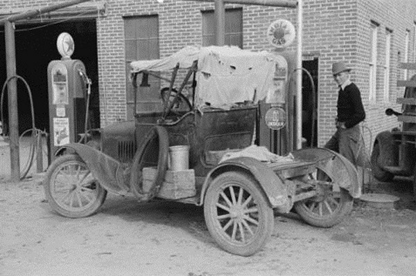 Model T at Gas Station Brownwood Tx 1939