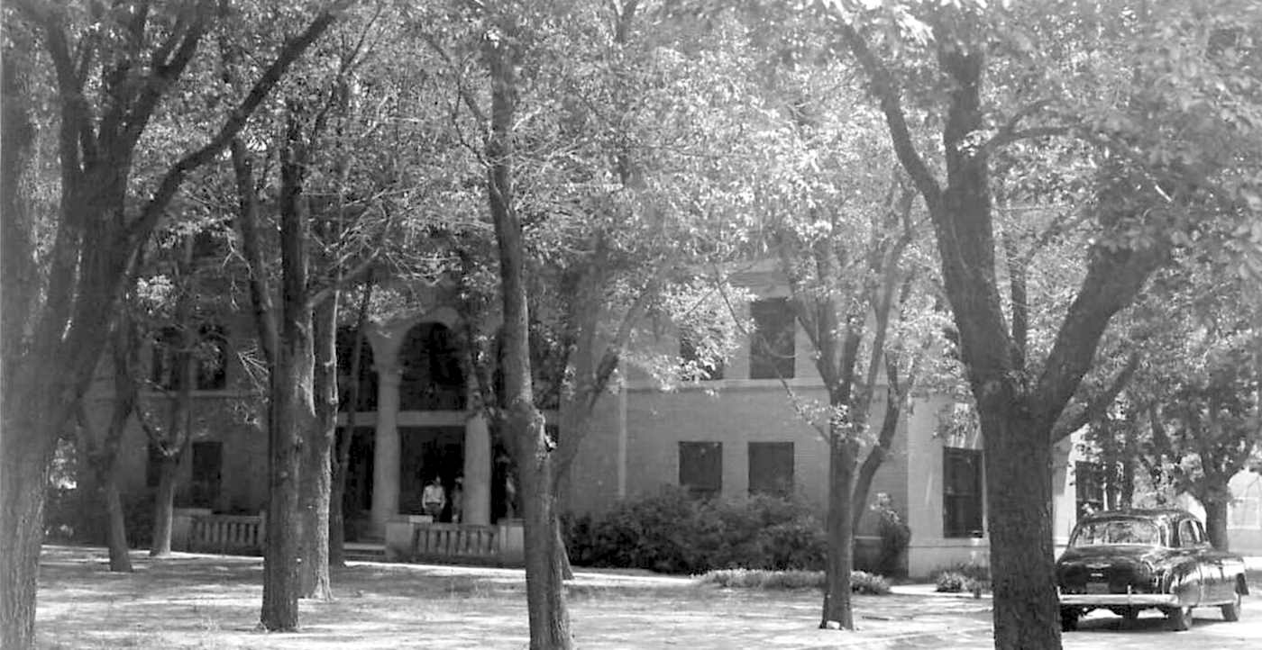 Parmer County Courthouse in Farwell Texas in 1950