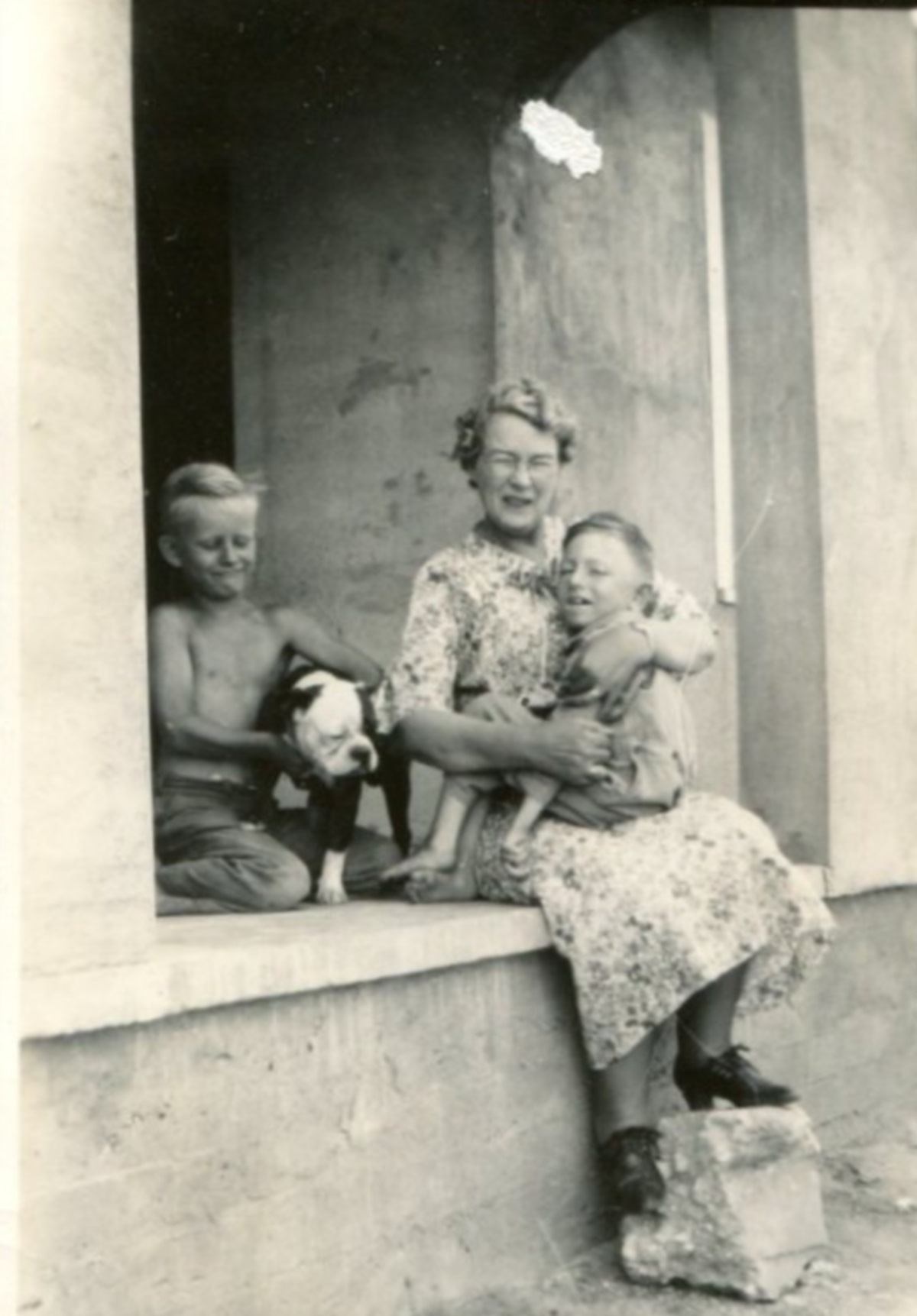 Pearl Hucherson with grandsons in 1935