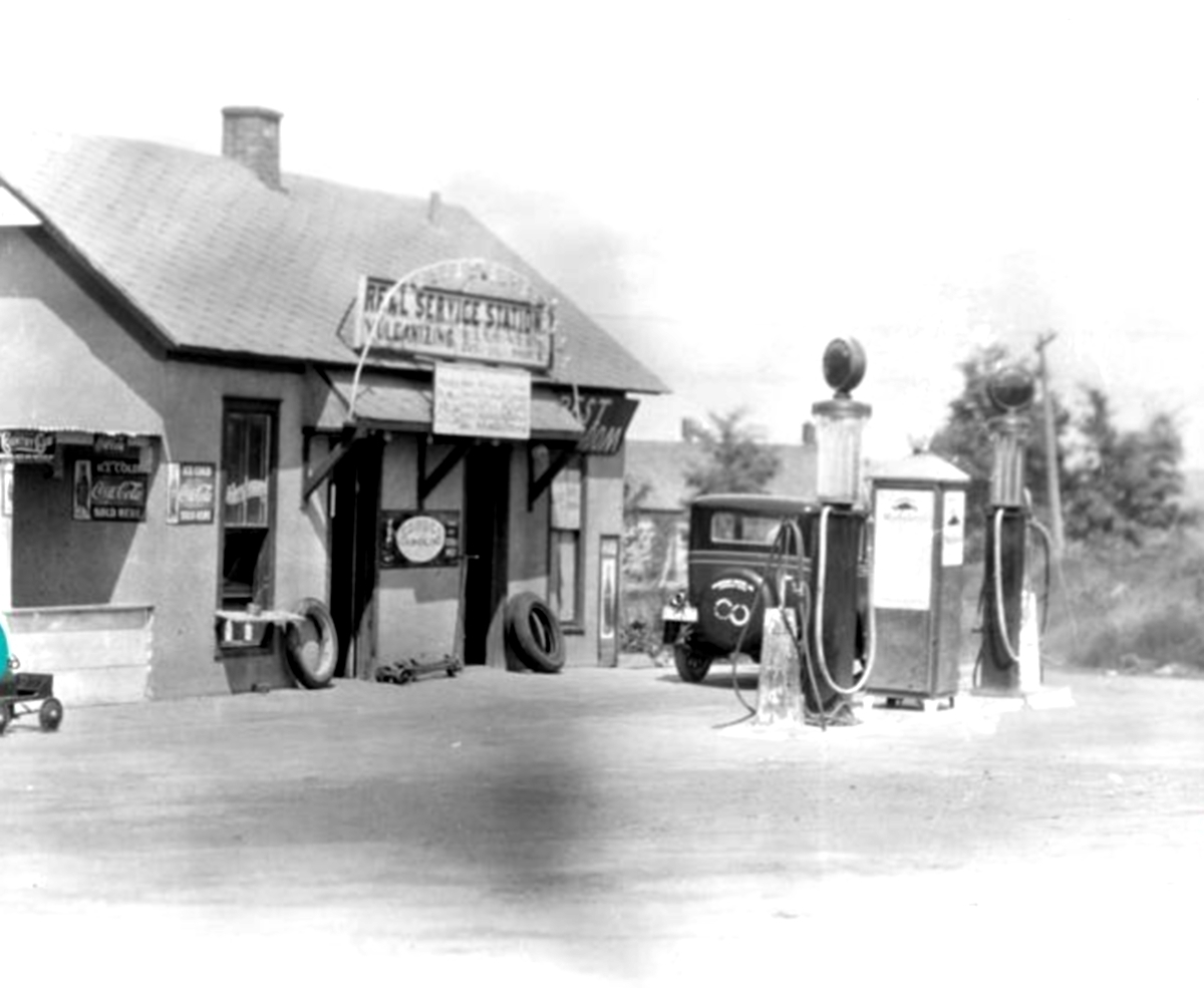 Real Service Station in Canadian in 1920
