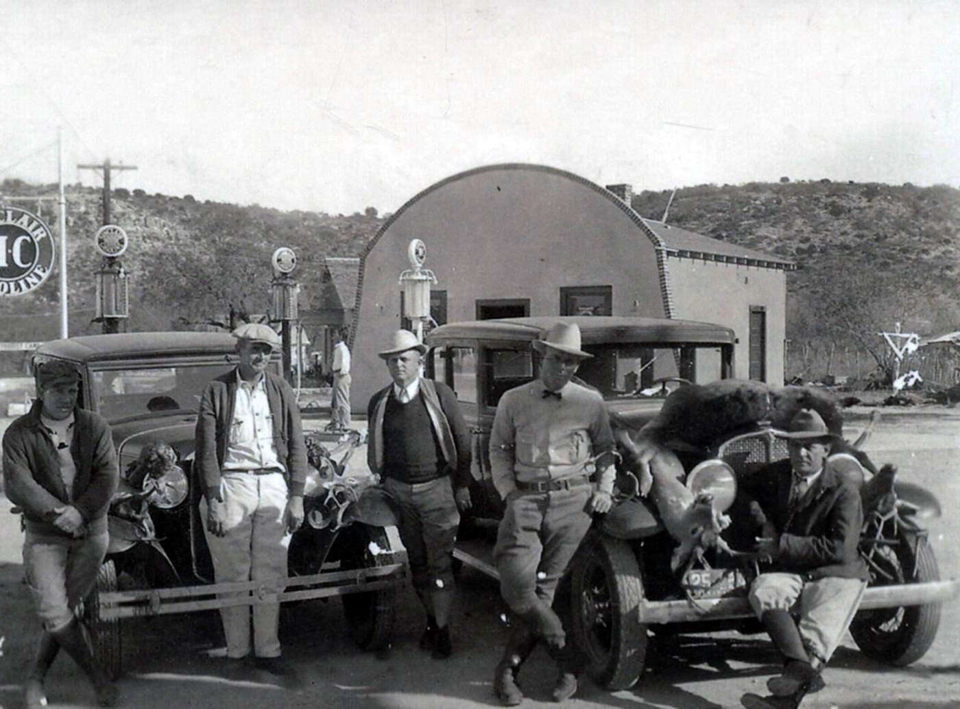 Hunters Stop At Sinclair Station in Junction in 1932