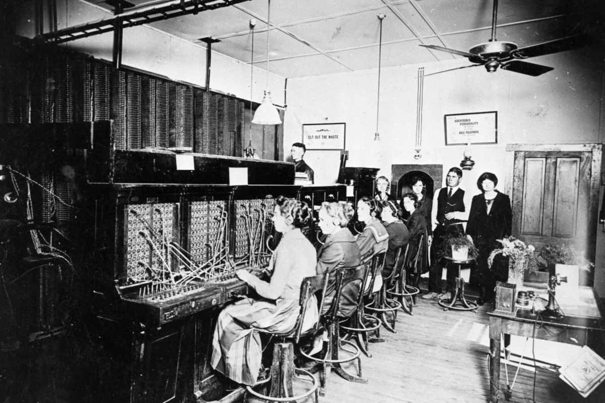 Southwestern Bell Telephone Switchboard in Hamlin in 1918