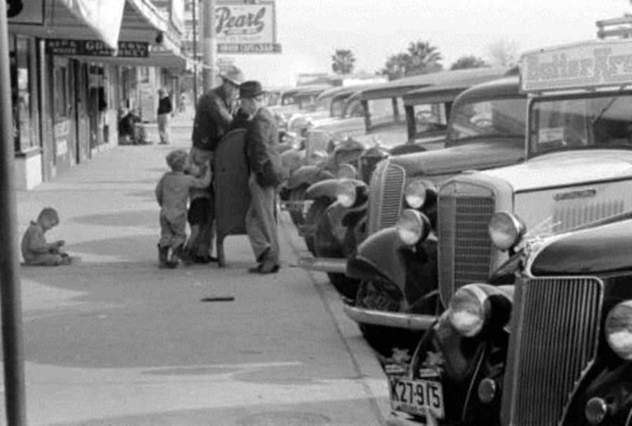 Street Scene in Crystal City in 1939