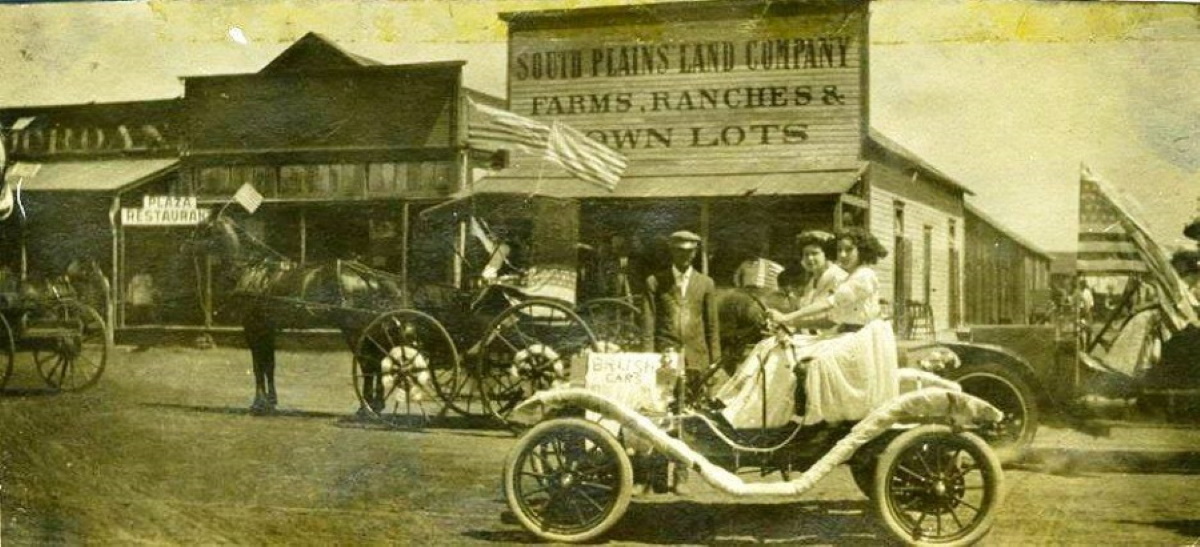 Patriotic Parade in Tulia Texas in 1909
