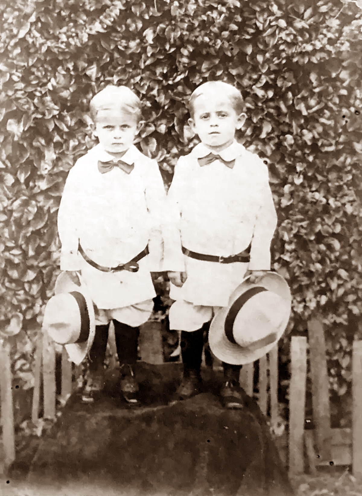 Twins, Claude and Clyde Herndon in 1900