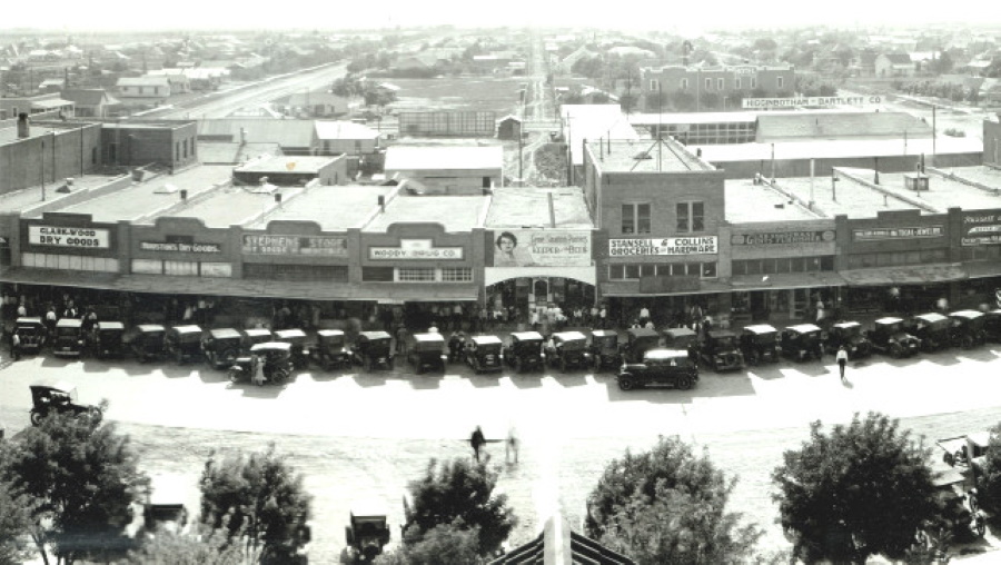 West Side of Square in Floydada in 1926