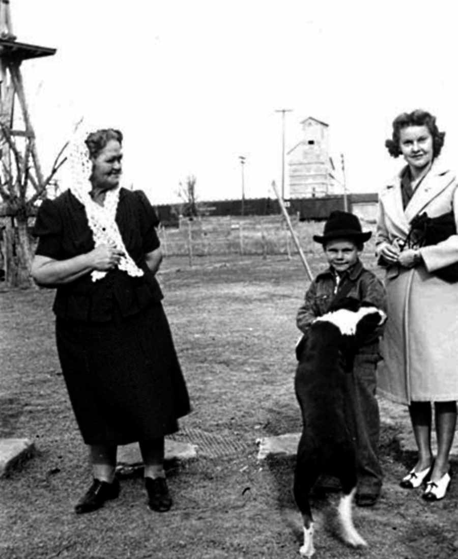 Williams Family in Kress Texas in 1943