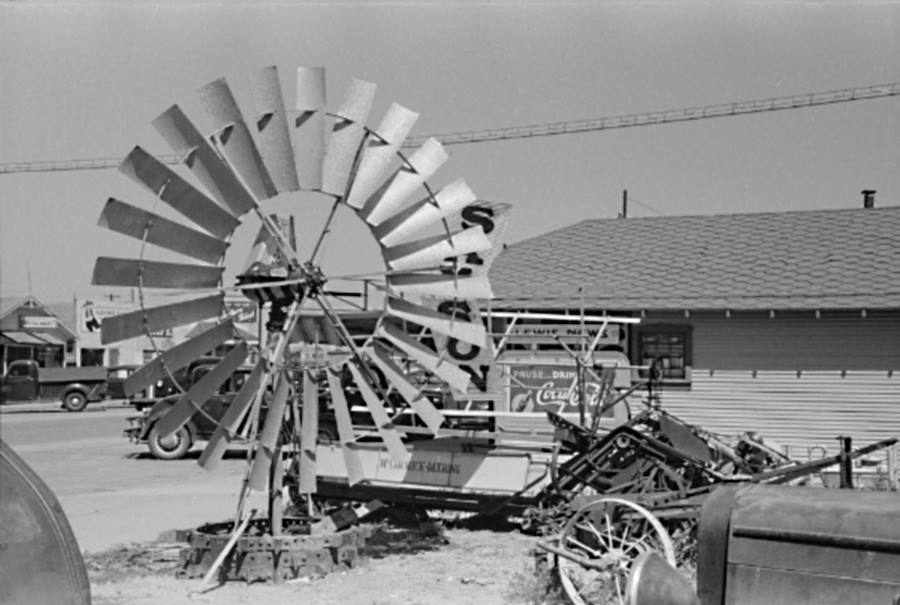 Windmill Propeller Display in Dumas in September 1939