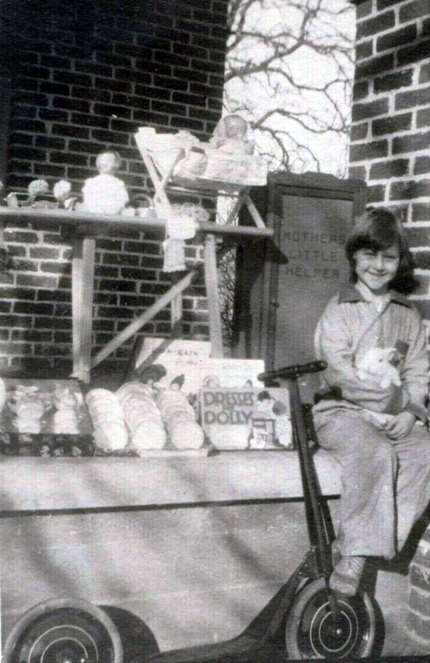 Christmas with a Little Girl in Arlington Texas in 1930s