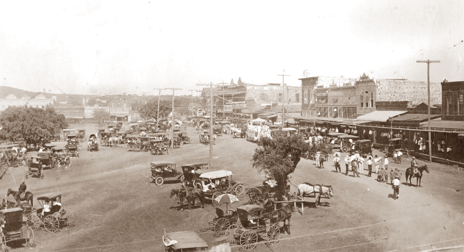Parade in Mason Texas in 1911