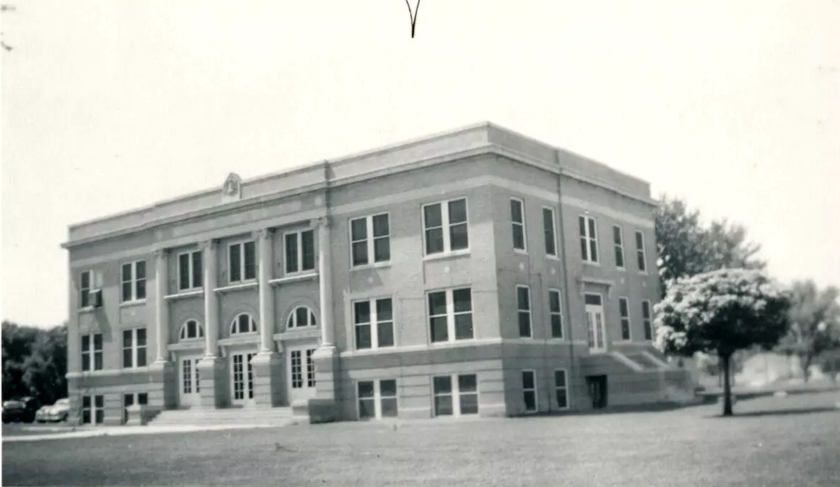 Sherman County Courthouse in 1950s